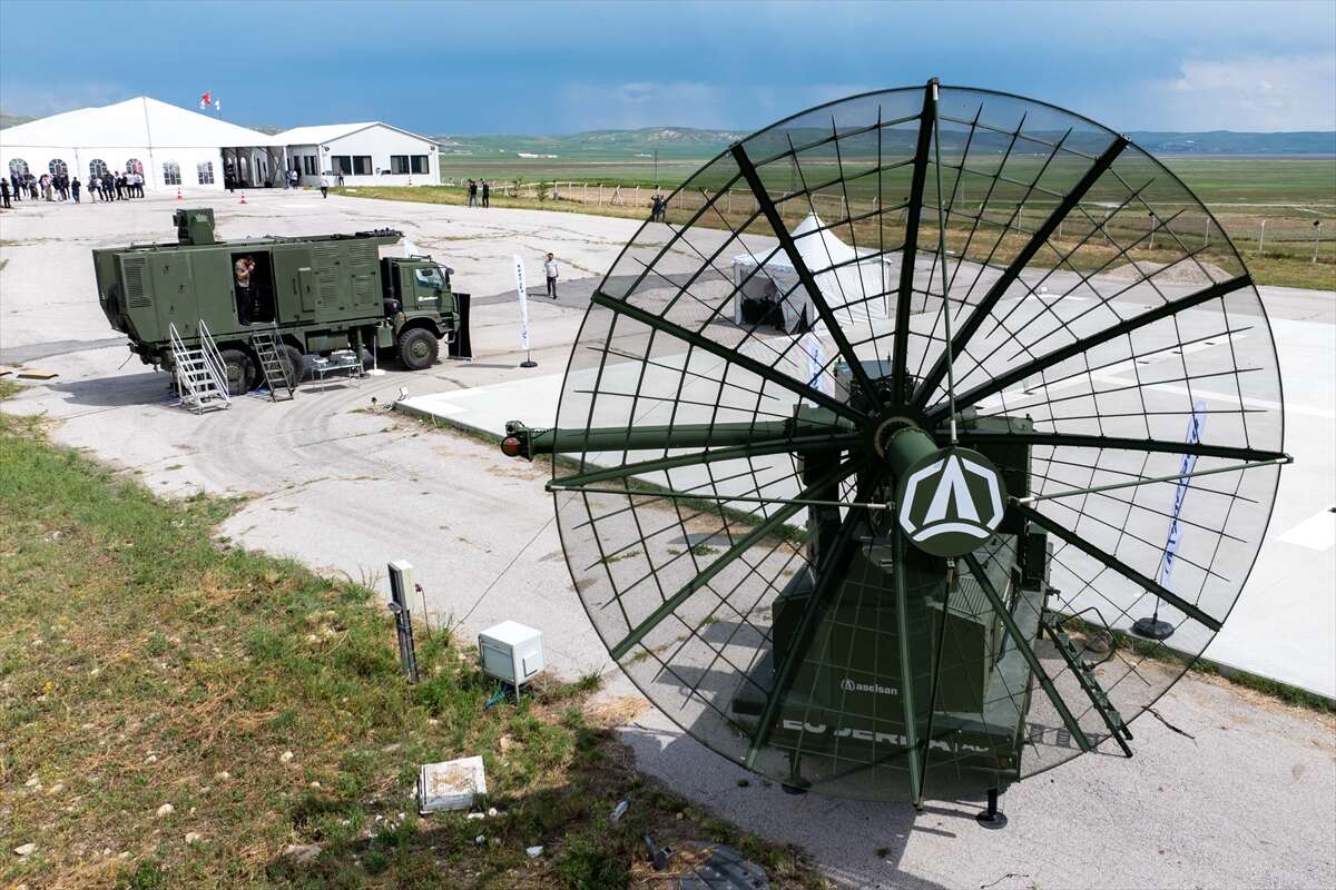 ÇELİKKUBBE gövde gösterisi yaptı! Dron sürüsüne karşı yerli kalkan devrede 4